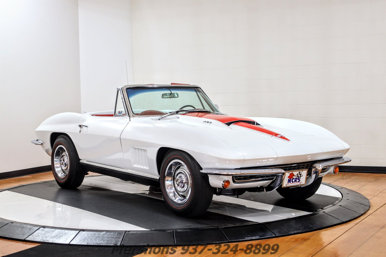 Chevrolet-Corvette-Coupe-1967-White-Red-84998-6