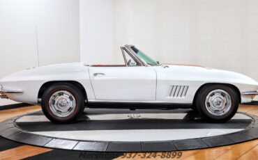 Chevrolet-Corvette-Coupe-1967-White-Red-84998-7