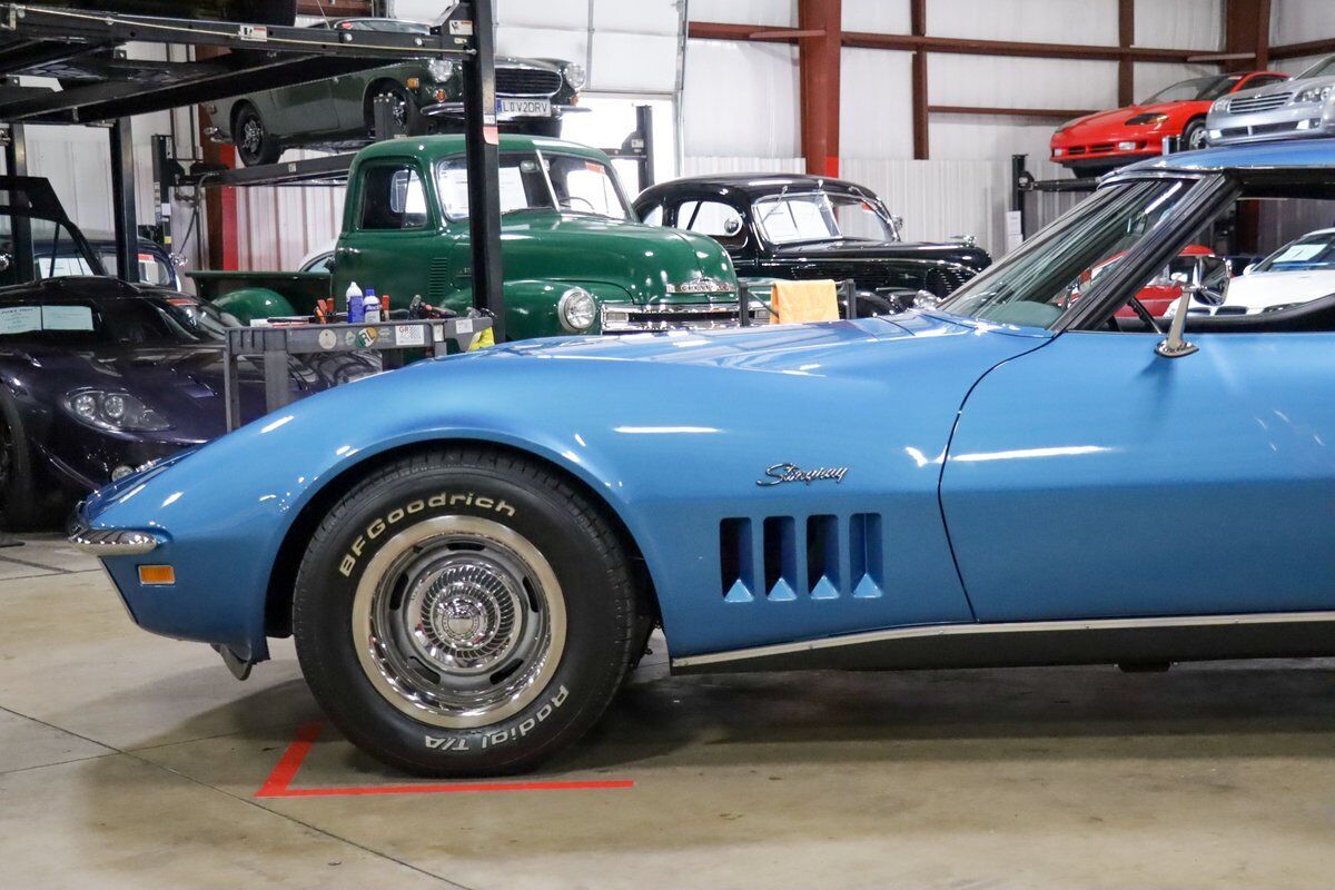 Chevrolet-Corvette-Coupe-1969-Blue-Black-129375-2