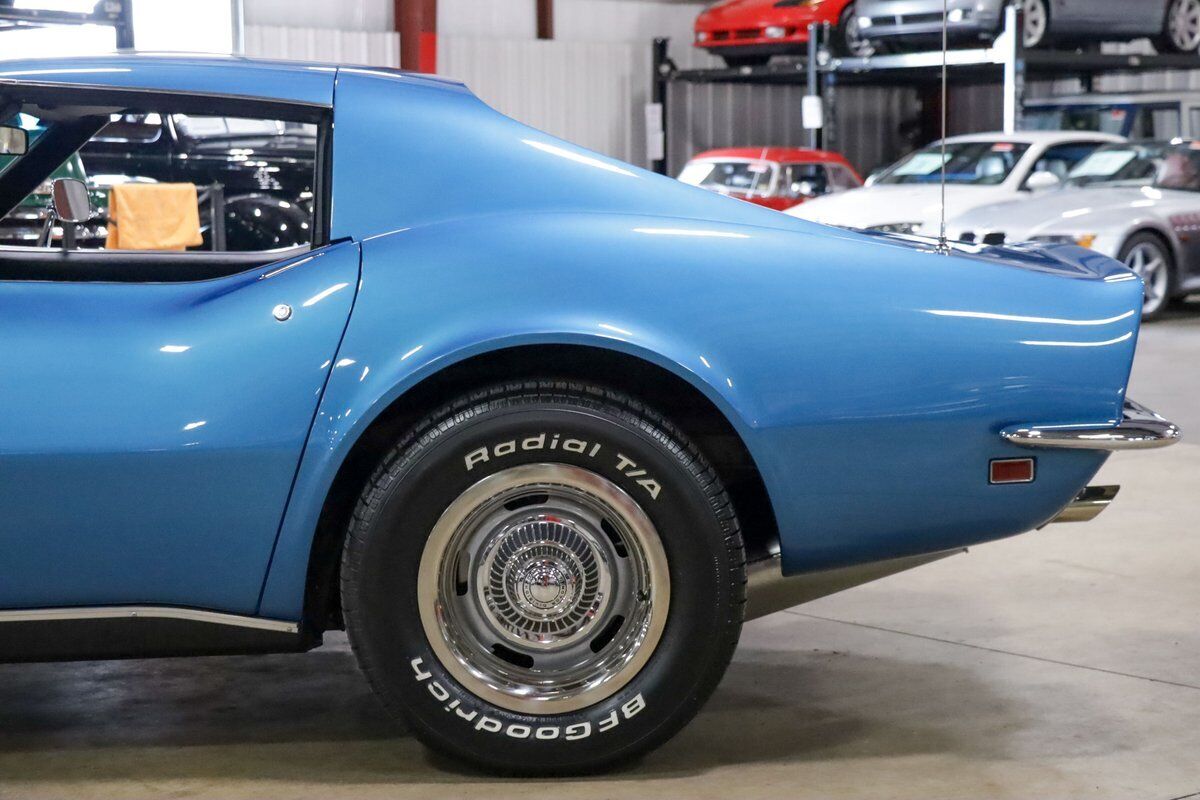 Chevrolet-Corvette-Coupe-1969-Blue-Black-129375-4