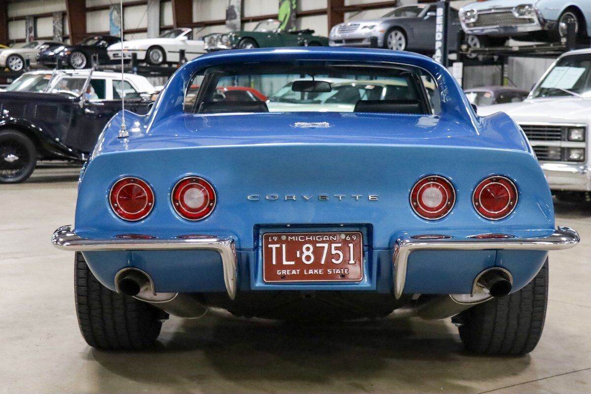 Chevrolet-Corvette-Coupe-1969-Blue-Black-129375-6