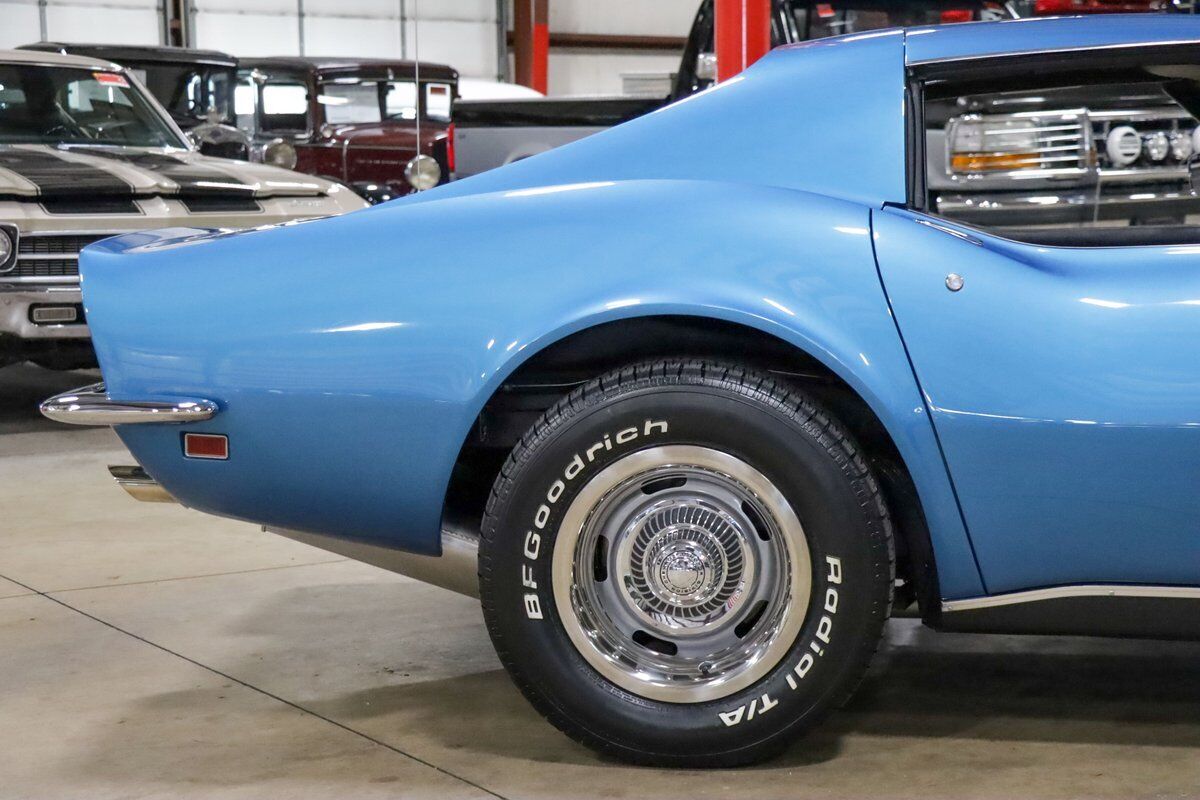 Chevrolet-Corvette-Coupe-1969-Blue-Black-129375-8