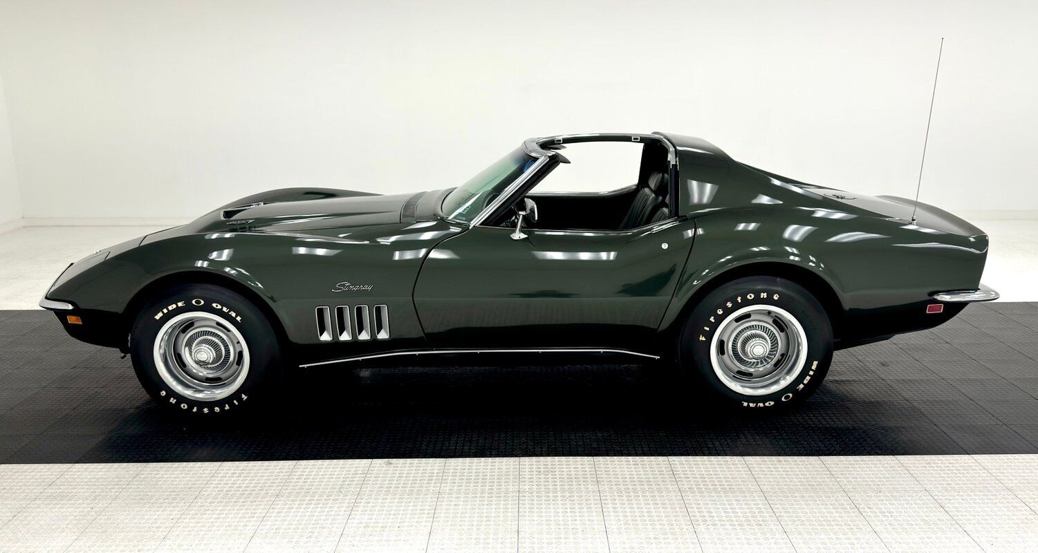 Chevrolet-Corvette-Coupe-1969-Green-Green-86309-2