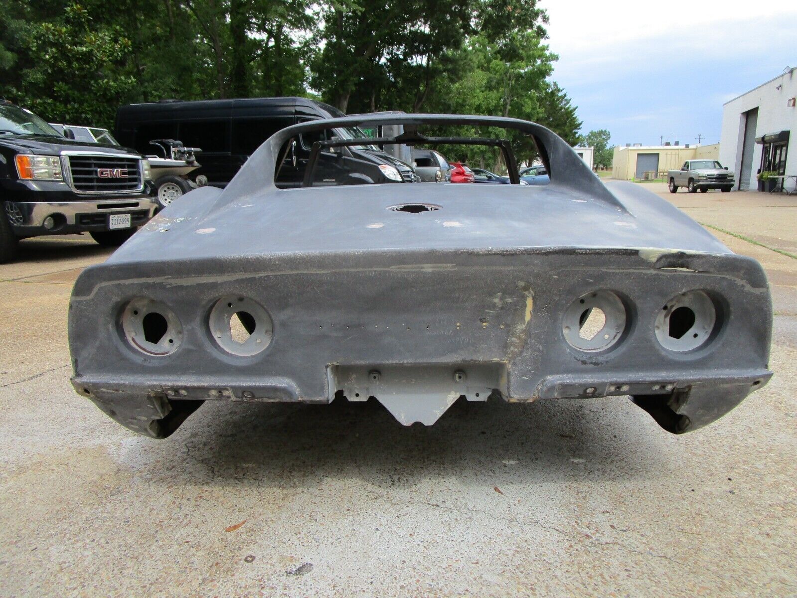 Chevrolet-Corvette-Coupe-1969-Silver-Black-160934-11