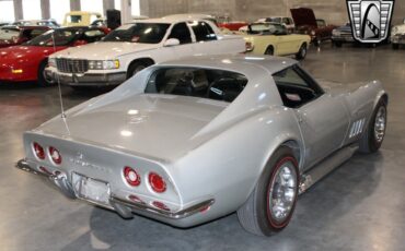 Chevrolet-Corvette-Coupe-1969-Silver-Black-61715-5