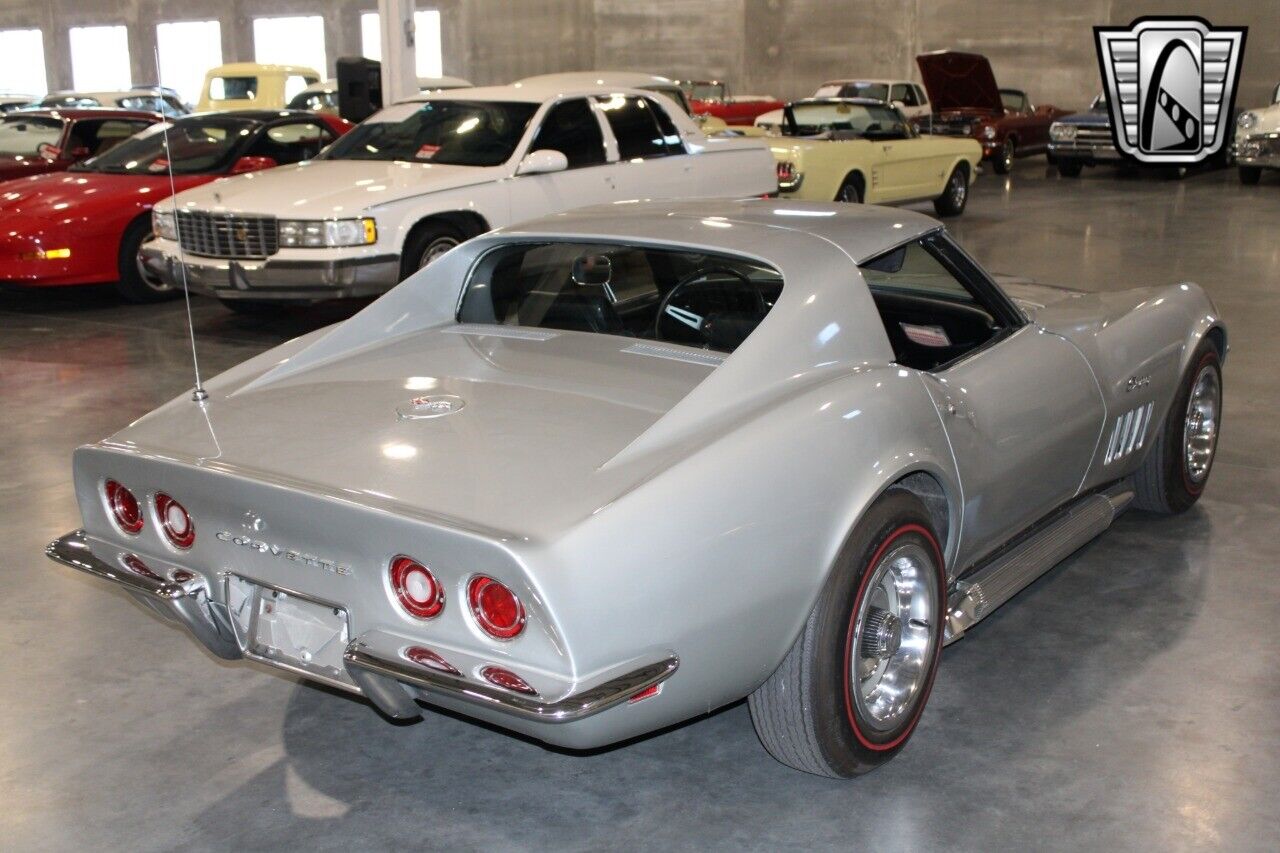 Chevrolet-Corvette-Coupe-1969-Silver-Black-61715-5