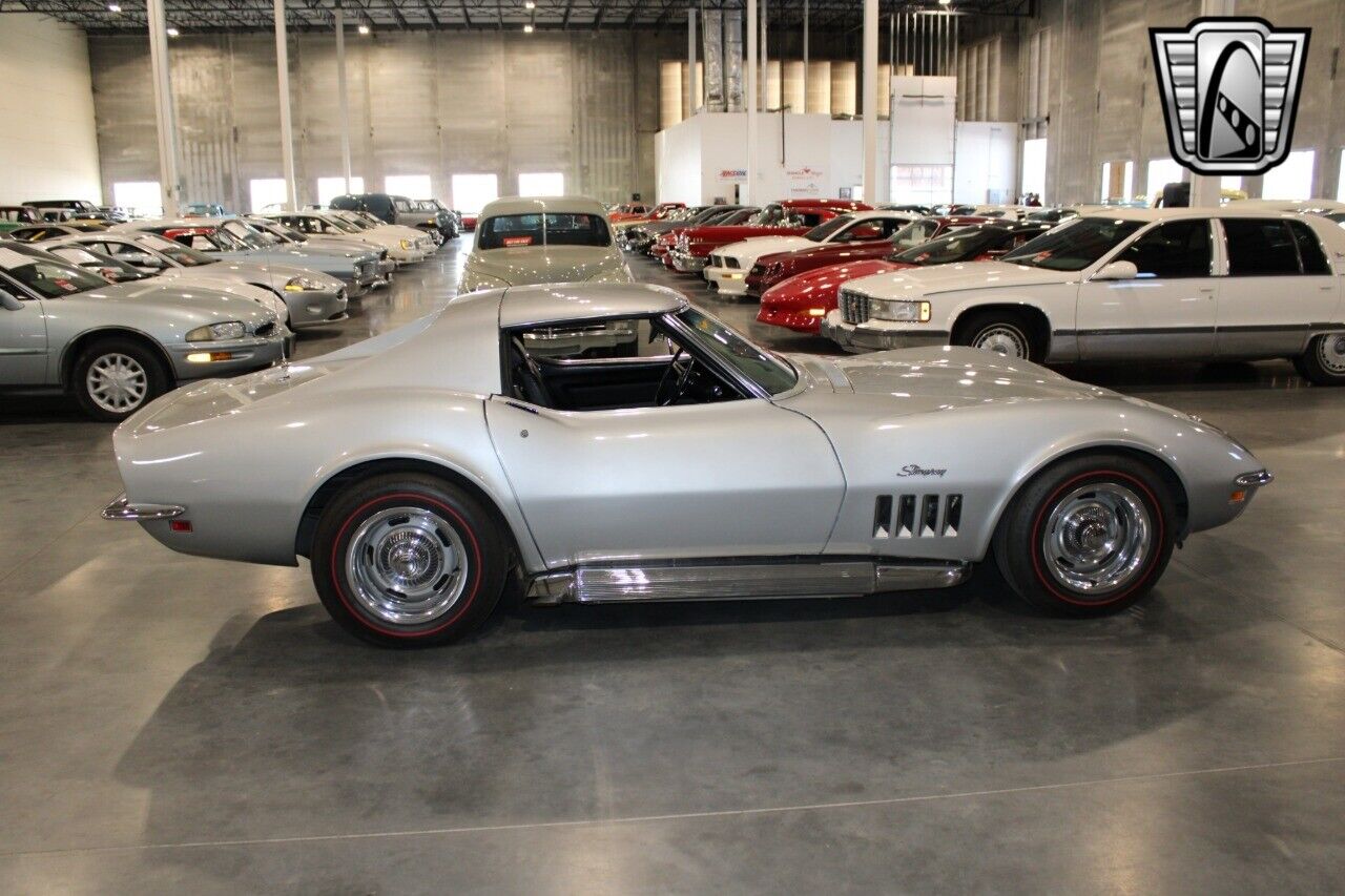 Chevrolet-Corvette-Coupe-1969-Silver-Black-61715-6