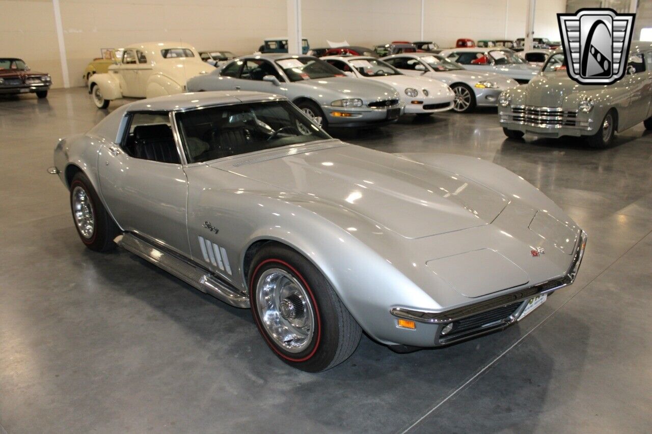 Chevrolet-Corvette-Coupe-1969-Silver-Black-61715-7