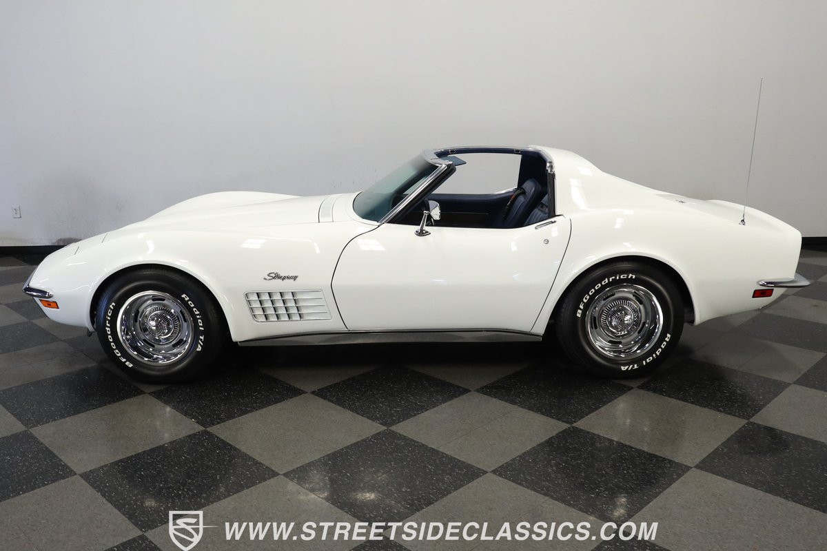 Chevrolet-Corvette-Coupe-1971-White-Blue-163030-2