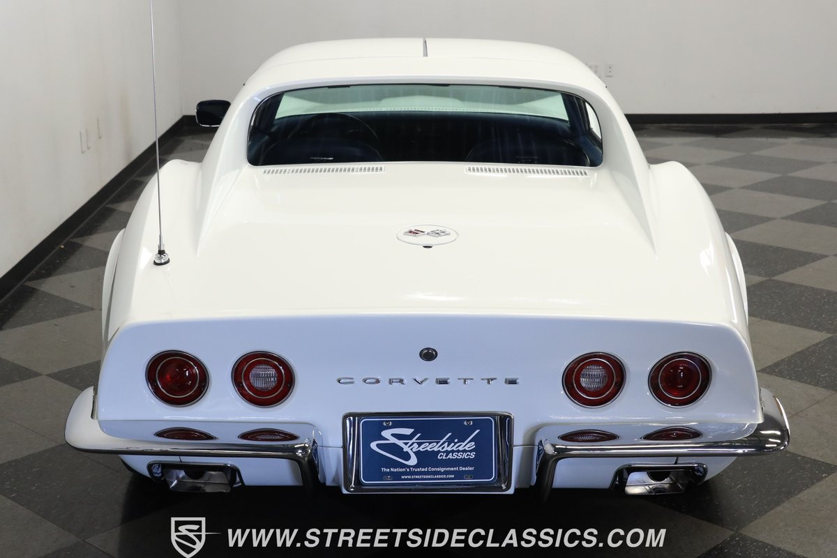 Chevrolet-Corvette-Coupe-1971-White-Blue-163030-8