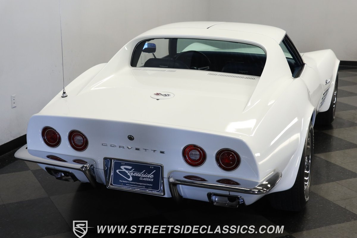 Chevrolet-Corvette-Coupe-1971-White-Blue-163030-9