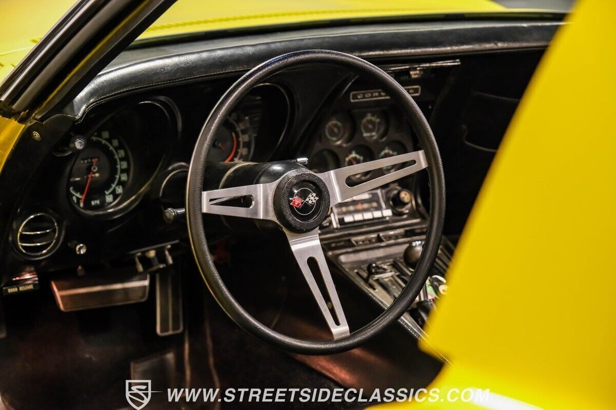 Chevrolet-Corvette-Coupe-1971-Yellow-Black-133159-4