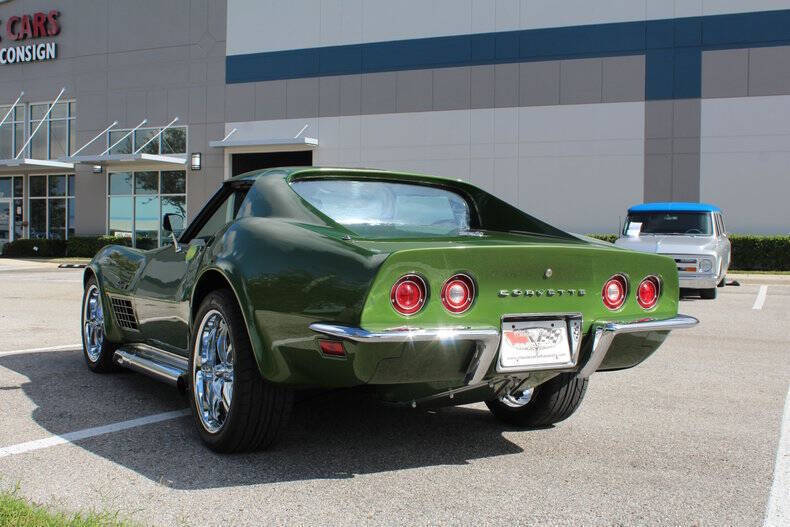 Chevrolet-Corvette-Coupe-1972-156179-10