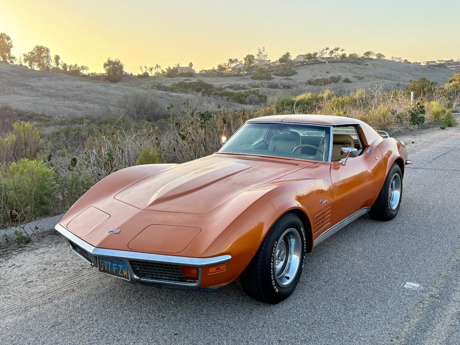 Chevrolet-Corvette-Coupe-1972-188293-23