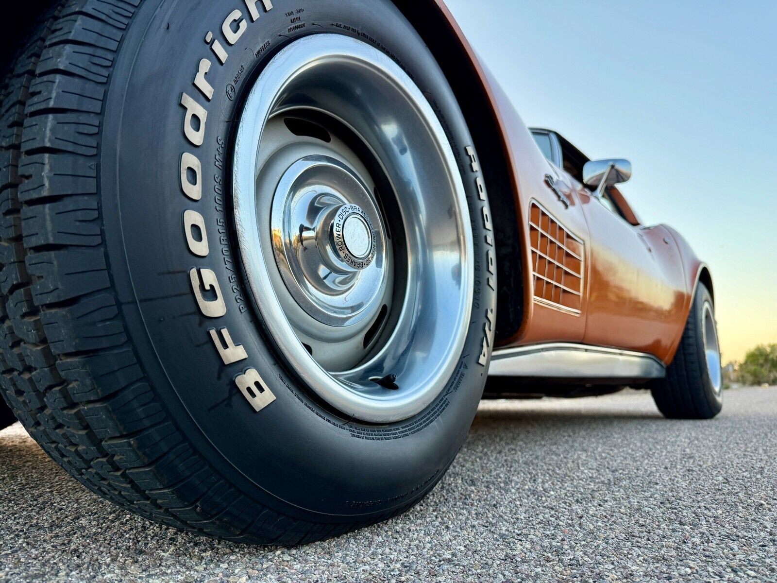 Chevrolet-Corvette-Coupe-1972-188293-25