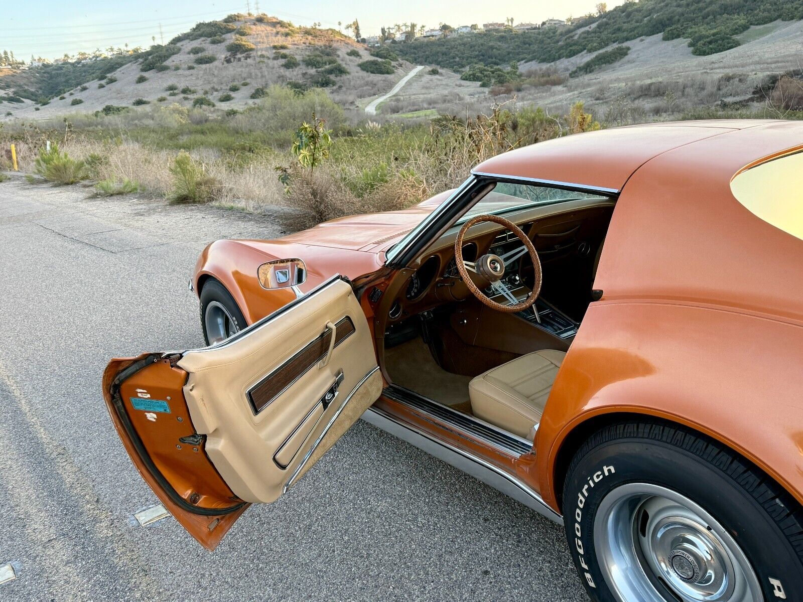 Chevrolet-Corvette-Coupe-1972-188293-27