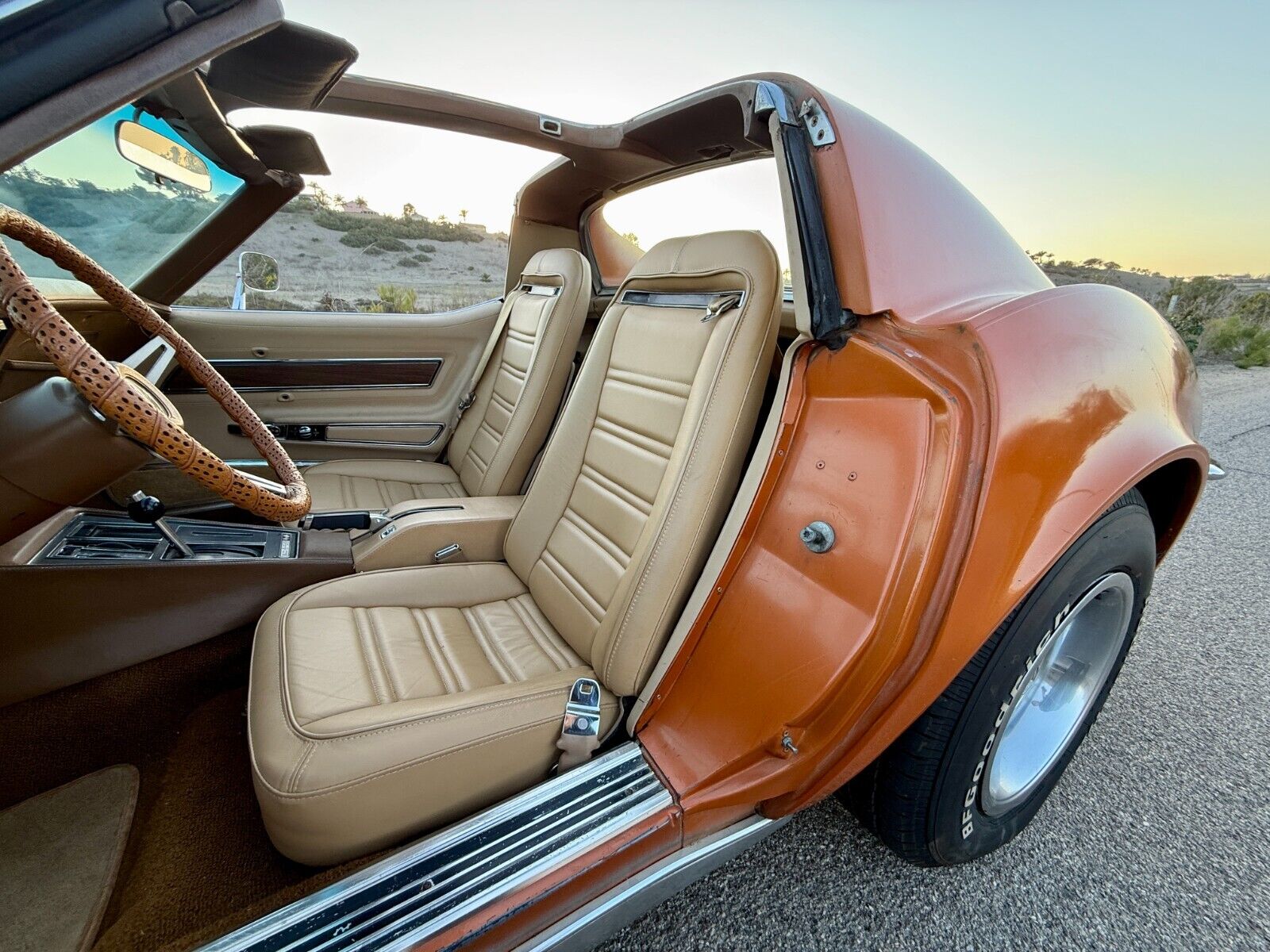 Chevrolet-Corvette-Coupe-1972-188293-32