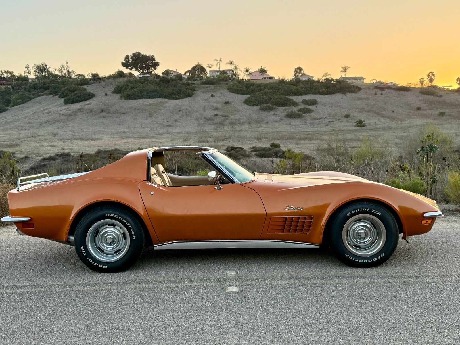 Chevrolet-Corvette-Coupe-1972-188293-8