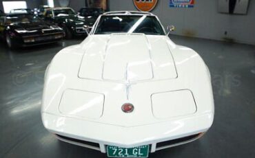 Chevrolet-Corvette-Coupe-1973-White-Blue-86559-2