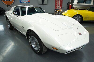 Chevrolet-Corvette-Coupe-1973-White-Blue-86559-3