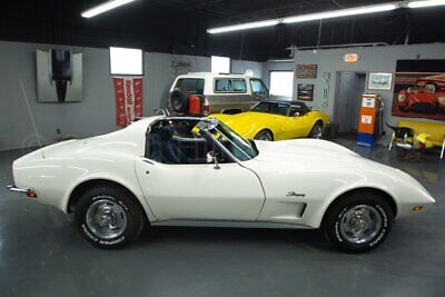 Chevrolet-Corvette-Coupe-1973-White-Blue-86559-4