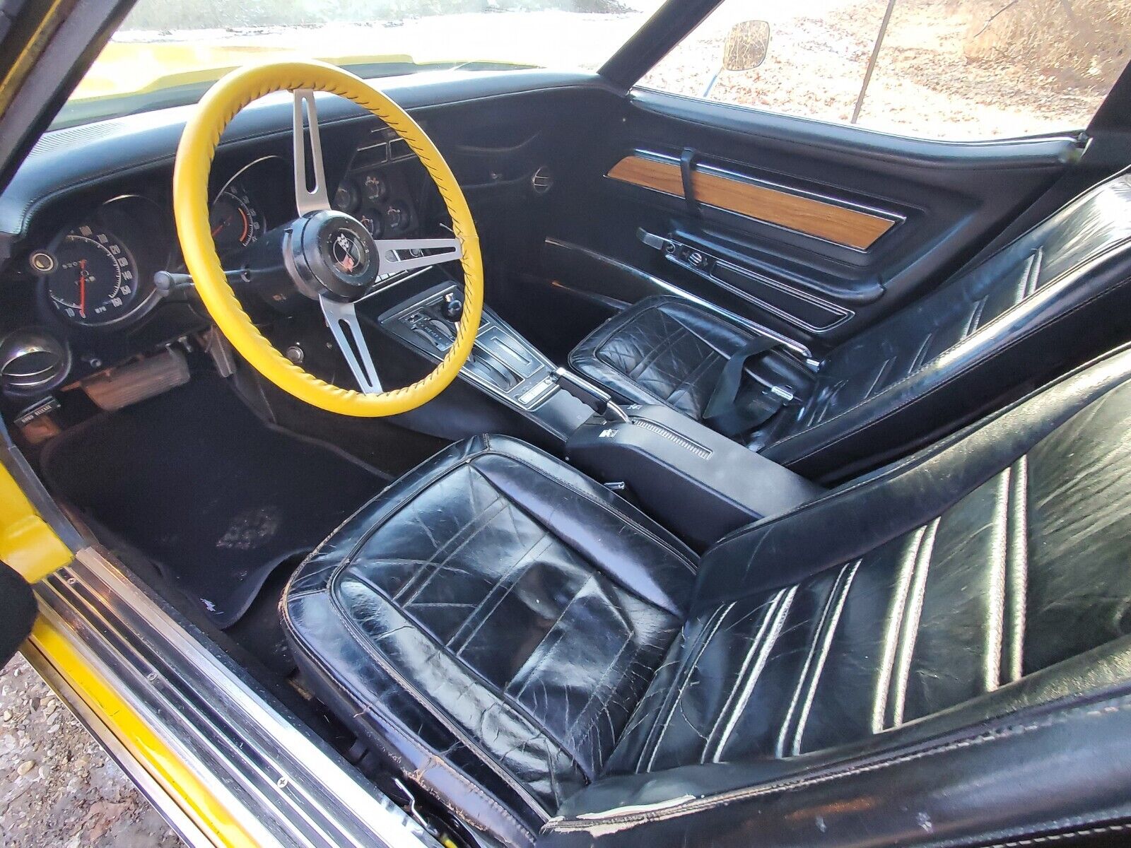 Chevrolet-Corvette-Coupe-1973-Yellow-Black-83686-21