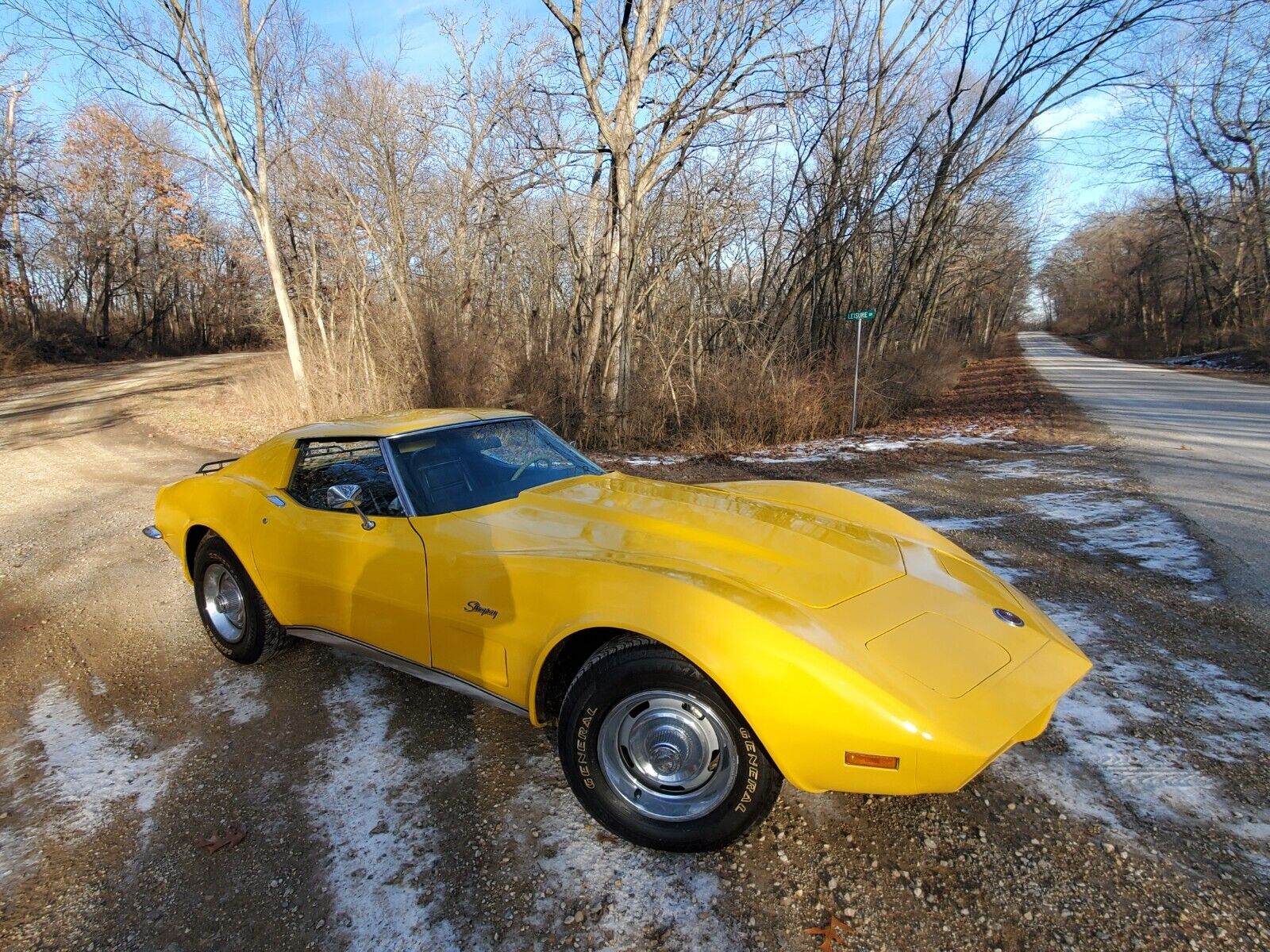 Chevrolet-Corvette-Coupe-1973-Yellow-Black-83686-4