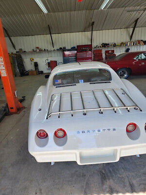 Chevrolet-Corvette-Coupe-1974-White-Black-125529-5