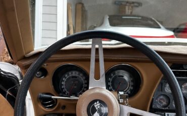 Chevrolet-Corvette-Coupe-1974-White-Tan-161095-10