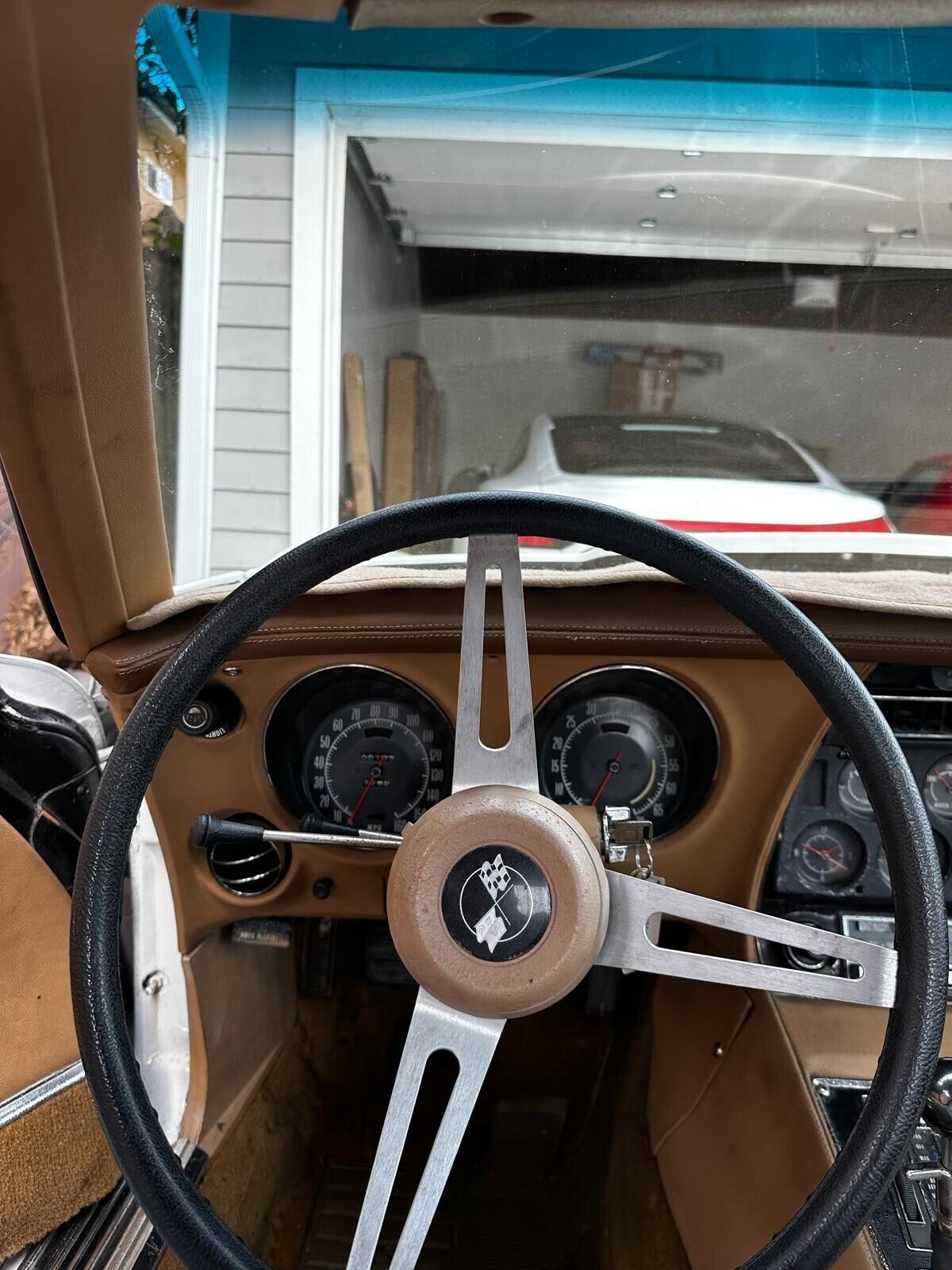 Chevrolet-Corvette-Coupe-1974-White-Tan-161095-10