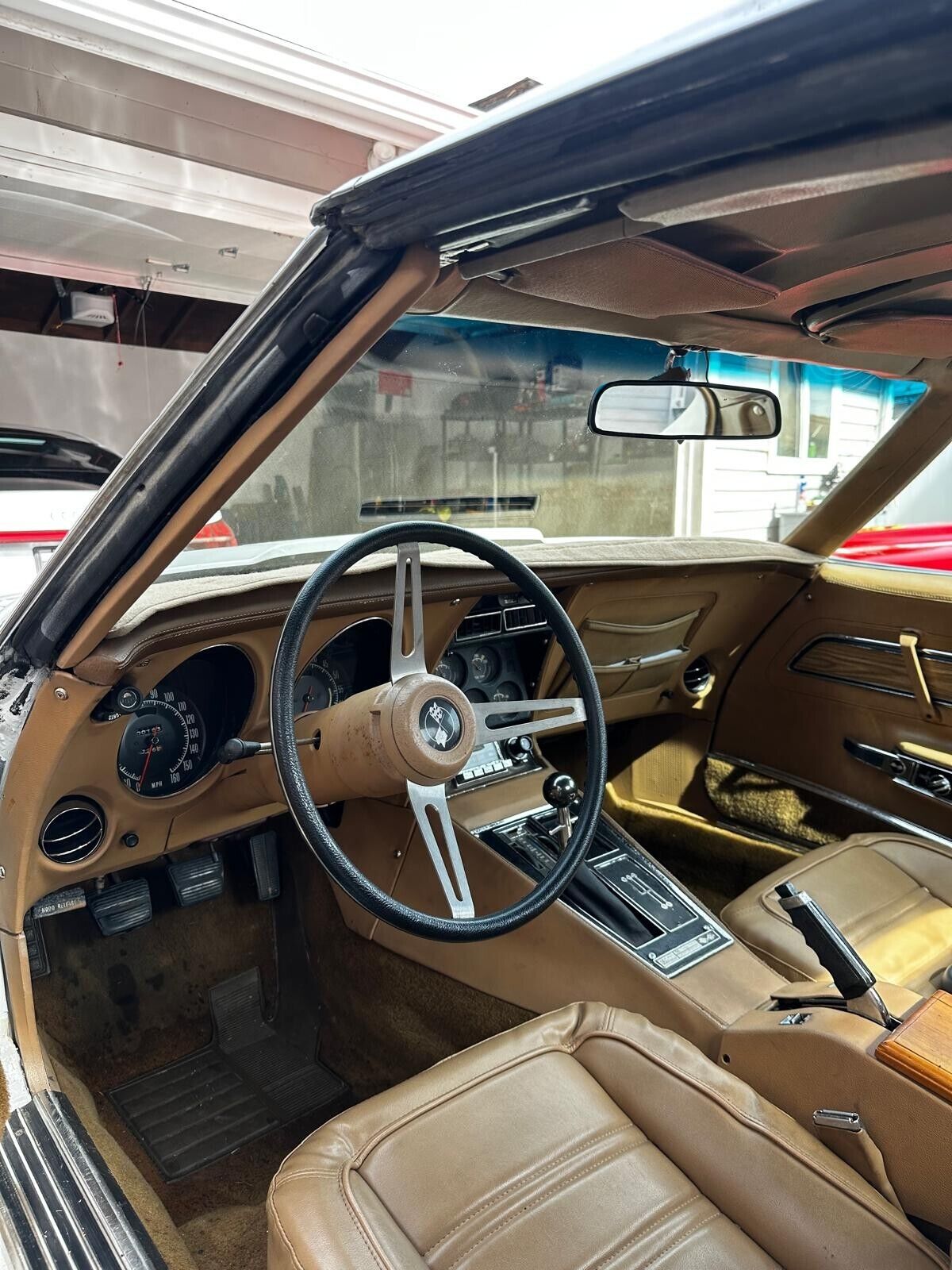 Chevrolet-Corvette-Coupe-1974-White-Tan-161095-11