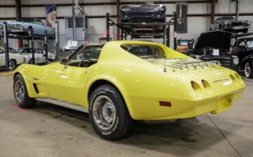 Chevrolet-Corvette-Coupe-1974-Yellow-Tan-113864-5