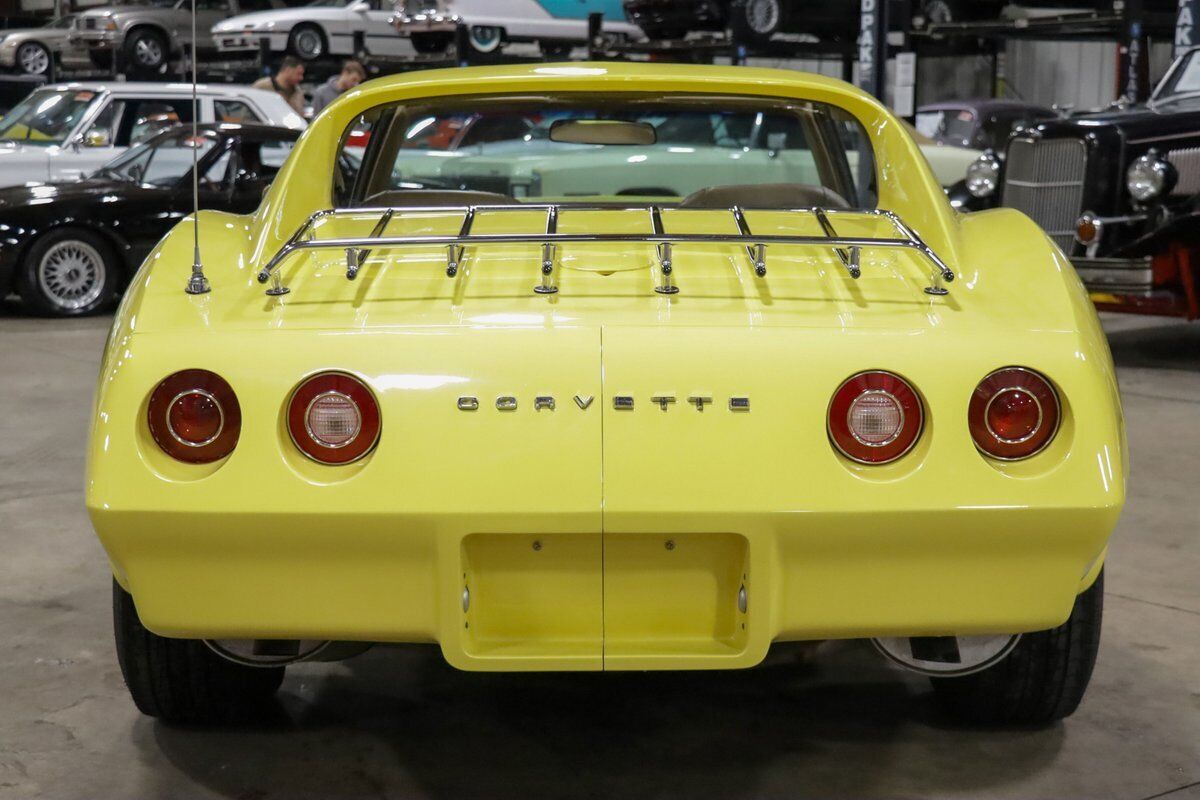 Chevrolet-Corvette-Coupe-1974-Yellow-Tan-113864-6