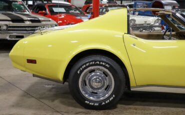 Chevrolet-Corvette-Coupe-1974-Yellow-Tan-113864-8