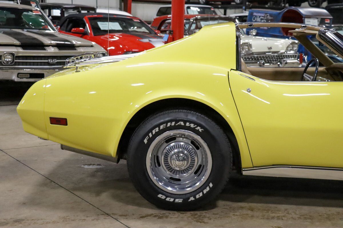 Chevrolet-Corvette-Coupe-1974-Yellow-Tan-113864-8