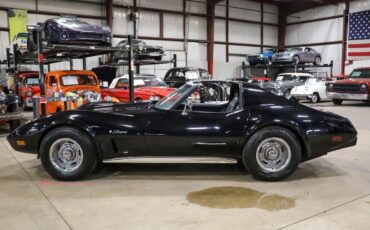 Chevrolet-Corvette-Coupe-1975-Black-Black-97507-3