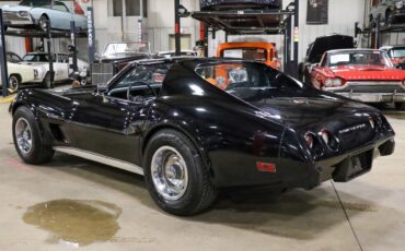 Chevrolet-Corvette-Coupe-1975-Black-Black-97507-5