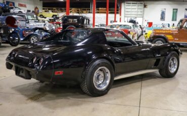 Chevrolet-Corvette-Coupe-1975-Black-Black-97507-7