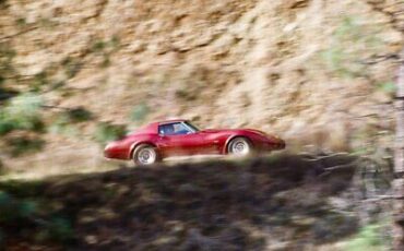 Chevrolet-Corvette-Coupe-1975-Burgundy-Tan-49111-6