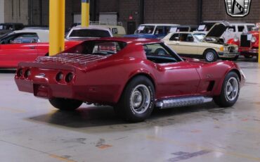 Chevrolet-Corvette-Coupe-1975-Maroon-Black-6531-4