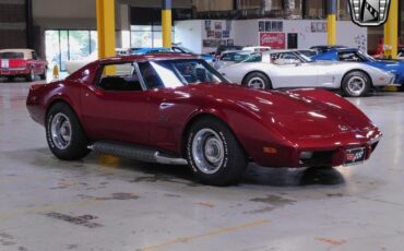 Chevrolet-Corvette-Coupe-1975-Maroon-Black-6531-5