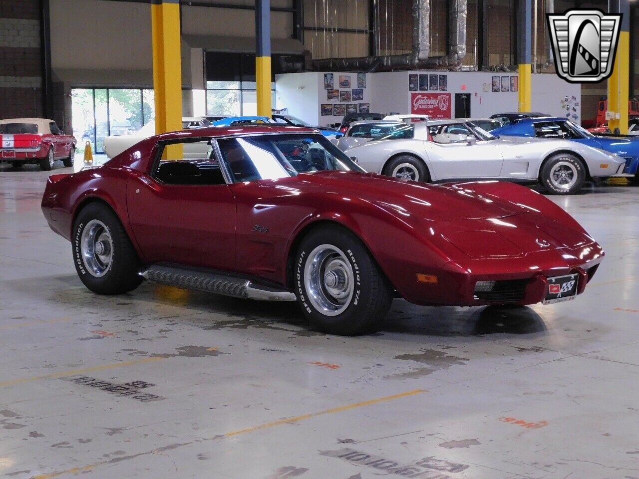 Chevrolet-Corvette-Coupe-1975-Maroon-Black-6531-5