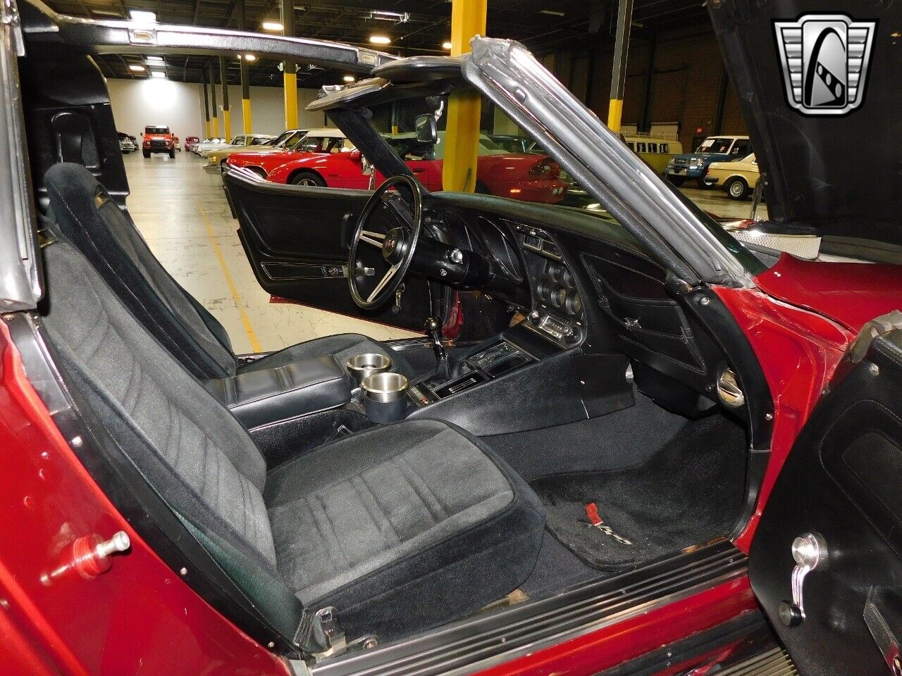 Chevrolet-Corvette-Coupe-1975-Maroon-Black-6531-7