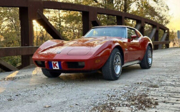 Chevrolet-Corvette-Coupe-1975-Red-Other-Color-121345-2