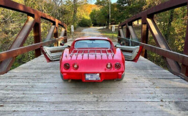 Chevrolet-Corvette-Coupe-1975-Red-Other-Color-121345-9