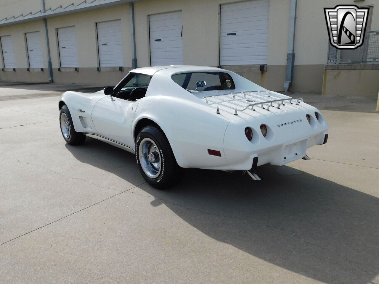 Chevrolet-Corvette-Coupe-1975-White-Black-99039-8