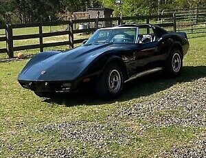 Chevrolet-Corvette-Coupe-1976-Black-125529-1