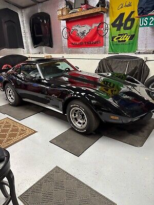 Chevrolet-Corvette-Coupe-1976-Black-125529-2