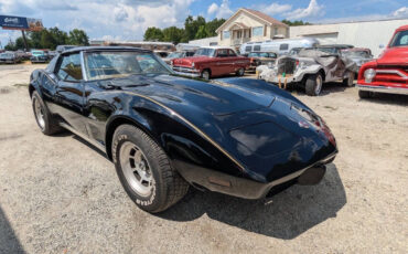 Chevrolet-Corvette-Coupe-1976-Black-Tan-185635-3