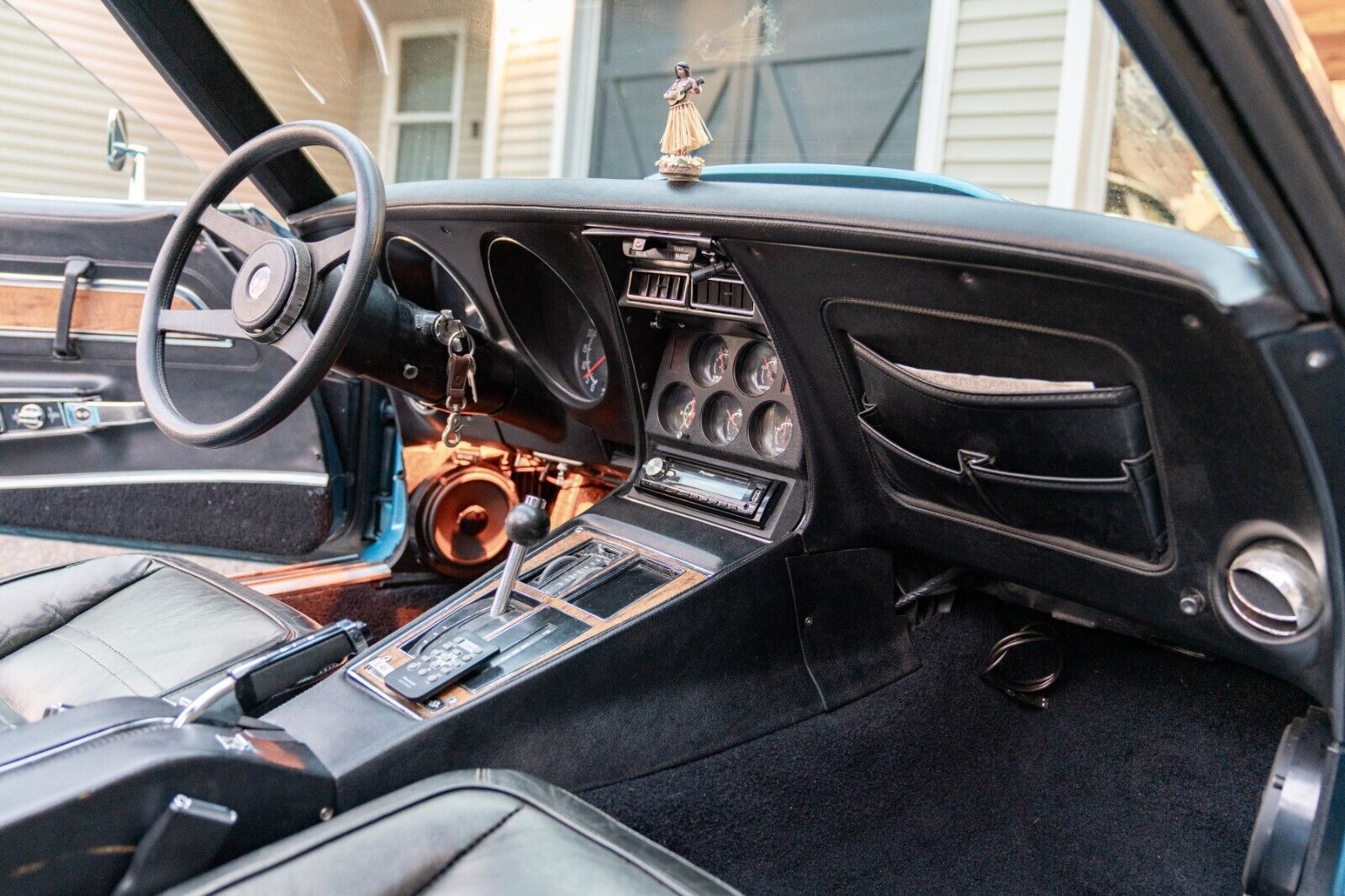 Chevrolet-Corvette-Coupe-1976-Blue-Black-107118-22